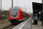 DABpbzfa mit BR 146.0 der Elbe-Saale-Bahn (DB Regio Südost) steht als RE 4689 (RE20) nach Magdeburg Hbf im Startbahnhof Uelzen auf Gleis 304 bereit.