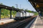 Die Alstom H3 (90 80 1002 003-4) mit zwei Wagen und der Schublok 139 558-1, bei der Durchfahrt in Uelzen.