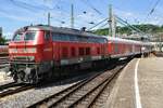 218 432-3 schiebt am 01.06.2019 den RE22318 von Ulm Hauptbahnhof nach Donaueschingen aus dem Startbahnhof.