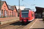 Nachschuss auf 425 134-4 am 12.04.2017, als dieser in den Bahnhof von Völklingen als RB70 (Merzig (Saar) - Kaiserlautern Hbf) fuhr.