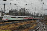 Ein ICE-Zug Anfang Dezember 2019 während der Abfahrt vom Hauptbahnhof in Wanne-Eickel.