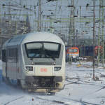 Ein IC1 (gezogen von 101 008-1) bei der Durchfahrt am Hauptbahnhof Wanne-Eickel. (Februar 2021)