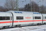 Das Bordrestaurant (804 058-6) eines ICE1 (401 079), so gesehn im Februar 2021 vor der Durchfahrt am Hauptbahnhof Wanne-Eickel.