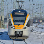 Der Elektrotriebzug ET 6.03 bei der Einfahrt am Hauptbahnhof Wanne-Eickel.