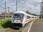 Abfahrt eines IC (geschoben von 101 066-9) vom Hauptbahnhof Wanne-Eickel.