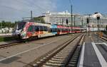 442 354-7 fährt am 02.06.2021 als S1 (S 33509) nach Rostock Hauptbahnhof aus Warnemünde aus. 