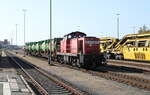 DB 294 804-0 pausierte am 03.10.2023 mit Mllcontainerwagen im Bahnhof Weiden (Oberpf).