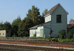 Der Prellbock am Gleis 100 (vermutlich ehem. Zufahrt zum Bw), am 03.10.2023 in Weiden (Oberpf).