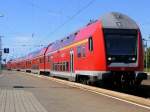 Der Fahrradexpress RB 16321 nach Halle (Saale) Hbf fhrt am 13.6.2009 in Weimar ein.