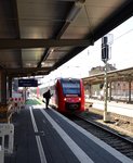 623 008 und 622 031 in Weinheim Bergstraße als RB 69 nach Fürth im Odenwald.
Hier steht der Zug abfahrbereit an Gleis 1 am Montag den 11.4.2016