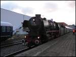 01 1066 mit Ihrem Sonderzug von Wilhelmshaven nach Werningerode der gerade noch so mit seinen 10 Wagen und Doppeltender an den Bahnsteig passte.19/06/10 aufgrund der grossen Nachfrage gab es am