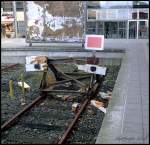 Ausgerechnet dieser Prellbock hatte keine Aufnahme fr eine Kupplung ohne Puffer...ob das wohl gekracht hat!!! Wilhelmshaven 10/02/2011    