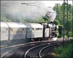 01 1066 auf ihrer Abschiedsfahrt wegen einer langwierigen Kessel-Hauptuntersuchung als Sonderzug mit Schublok V 200 033 von Wilhelmshaven nach Goslar. 26/06/2015