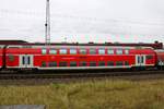 Ein DABpza der Südostbayernbahn (DB Regio Bayern) ist vor dem AW Wittenberge abgestellt. Aufgenommen von Bahnsteig 5 des Bahnhofs Wittenberge. [7.10.2017 | 14:10 Uhr]