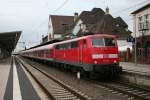 111 193 mit einem RE4-Ersatzzug am 22.05.13 beim Halt in Worms Hbf.