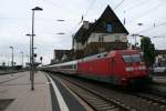 101 034-7 mit dem EC 114 am 22.05.13 beim Halt in Worms Hbf.