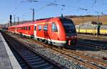 612 027-2 verlässt am 17.11.2018 als RE7 (RE3828) nach Bad Kissingen den Würzburger Hauptbahnhof.