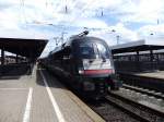 Am 12.08.2013 steht ein Taurus von MRCE mit IC 2082/2084 von Berchtesgarden/Oberstdorf nach Lneburg in Wrzburg Hbf und wartet auf die Weiterfahrt gen Fulda.