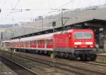 143 176 steht am 17.Mrz 2015 mit RE 4929 nach Stuttgart Hbf im Wrzburger Hbf.