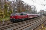 V160 002  Lollo  mit Sonderzug in Wuppertal, am 01.12.2018.