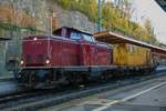 EfW 211 051-8 mit Putzzug in Wuppertal Hbf, am 10.11.2019.