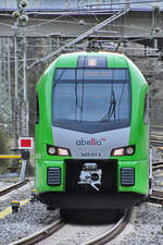 Der Elektrotriebzug 3429 017 bei der Ankunft am Hauptbahnhof Wuppertal.