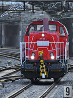 Die Diesellokomotive 265 003-4 Ende Februar 2021 in der Nähe des Hauptbahnhofes in Wuppertal.