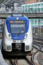 Der National Express-Elektrotriebzug 157 bei der Ankunft am Hauptbahnhof Wuppertal.