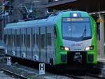 Der Elektrotriebzug 3429 009 im Februar 2021 beim Halt am Hauptbahnhof Wuppertal. 