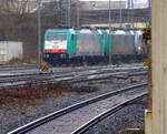 Die Cobra 2820 steht auf dem abstellgleis in Aachen-West.
Aufgenommen vom Bahnsteig in Aachen-West. 
Bei Regenwetter am Nachmittag vom 31.1.2018. 