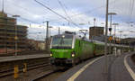 193 827-3 von Flixtrain steht in Aachen-Hbf mit dem FLX30 aus Leipzig-Hbf nach Aachen-Hbf. Aufgenommen vom Bahnsteig 8 in Aachen-Hbf. 
Am Nachmittag vom 2.1.2020.