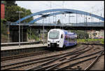 ET 553 von Arriva fährt hier am 20.7.2020 um 14.12 Uhr aus Maastricht kommend von der Westseite in den HBF Aachen ein.
