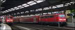 111 150 mit dem RE11592 aus Dsseldorf und 111 111 mit dem RE10431 nach Dortmund in Aachen Hbf, beide bernehmen die Leistung des  Wupper-Express  2.7.2009