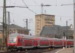 RE10429 mit einem 761.2 Steuerwagen an der spitze nach Dortmund mit Schublok 111 119 bei der Ausfahrt in Aachen Hbf, 25.4.10