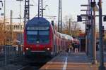 Der RE10427 nach Dortmund mit Schublok 145 039-4 beim Halt in Aachen-West, 16.1.11