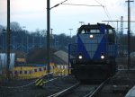 V104  Sally  von der Rurtalbahn rangiert in Aachen-West bei der Abendstimmung am 11.1.2013.