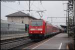 146 220-9 steht am 19.01.08 mit RE 19421 auf Gleis 2 des Aalener Bahnhofs.