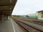 Der ehemalige Bahnsteig 1, am 17.10.2021 in Adorf.