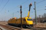 711 211 bei Oberleitungsarbeiten im Bahnhof Altenburg. Das Triebfahrzeug ist eines von 4 neuen Instandhaltungsfahrzeugen zur Oberleitungswartung, die seit Februar 2014 durch den Hersteller Robel Bahnbaumaschinen ausgeliefert werden und die bisherigen 8 ergänzen sollen.