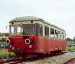 Der Schmalspur-Schienenbus T 33 ( Wismar  1934) war nur noch ein Wrack, als ich ihn im WEG-Bahnhof Amstetten (Spurweite 1000 mm) fand (26.06.1983)