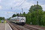 147 580 ist mit einem IC2 unterwegs nach Köln und fährt hier soeben durch Angermund.