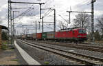 Mit Containern der Bertschi AG hat die im Bahnhof Angersdorf abzweigende 193 305 (Siemens Vectron) die Buna-Werke als Ziel bereits vor Augen.