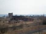 15.03.2008: ehemaliges Bahnbetriebswerk Artern verfllt immer mehr, im Hintergrund der Bahnhof Artern.
