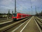 Ein dreifacher Zug der BR 440 ist am Vormittag des 09.08.2012 auf dem Weg nach München als er den Augsburger Hauptbahnhof verlässt.