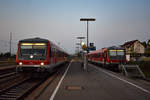 Zeitweise war 628 496 der Westfrankenbahn leihweise für die RAB im Einsatz, hier am morgen des 26.08.19 als RE nach Ulm Hbf, im Hintergrund steht 628 698 als RB nach Sigmaringen. Aulendorf 