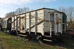 Blick auf diesen gedeckten Güterwagen der MBB, welcher am Nachmittag des 23.03.2019 im Museumsbahnhof von Bad Bederkesa mit weiterer Wagen auf ihr Zukunft warten.