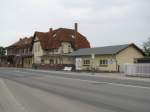 Khlungsborn-West [MV(DBR)]; Fritz-Reuter-Strae, MOLLI-Bahnhof von der Straenseite 29.05.2011