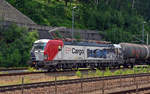 383 062 der EP Cargo wartet am 13.06.19 in Bad Schandau mit einem Kesselwagenzug auf die Abfahrt Richtung Decin.