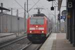 BADEN-BADEN, 23.02.2012, 146 230-8 als RE 5323 nach Kreuzlingen/Schweiz bei der Einfahrt in den Bahnhof Baden-Baden