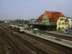 HzL 88260 legte am sonnigen 04.04.2013 in Balingen (Wrtt.) einen Halt an Gleis 3 ein, um seine Fahrgste zu entlassen bzw. aufzunehmen.